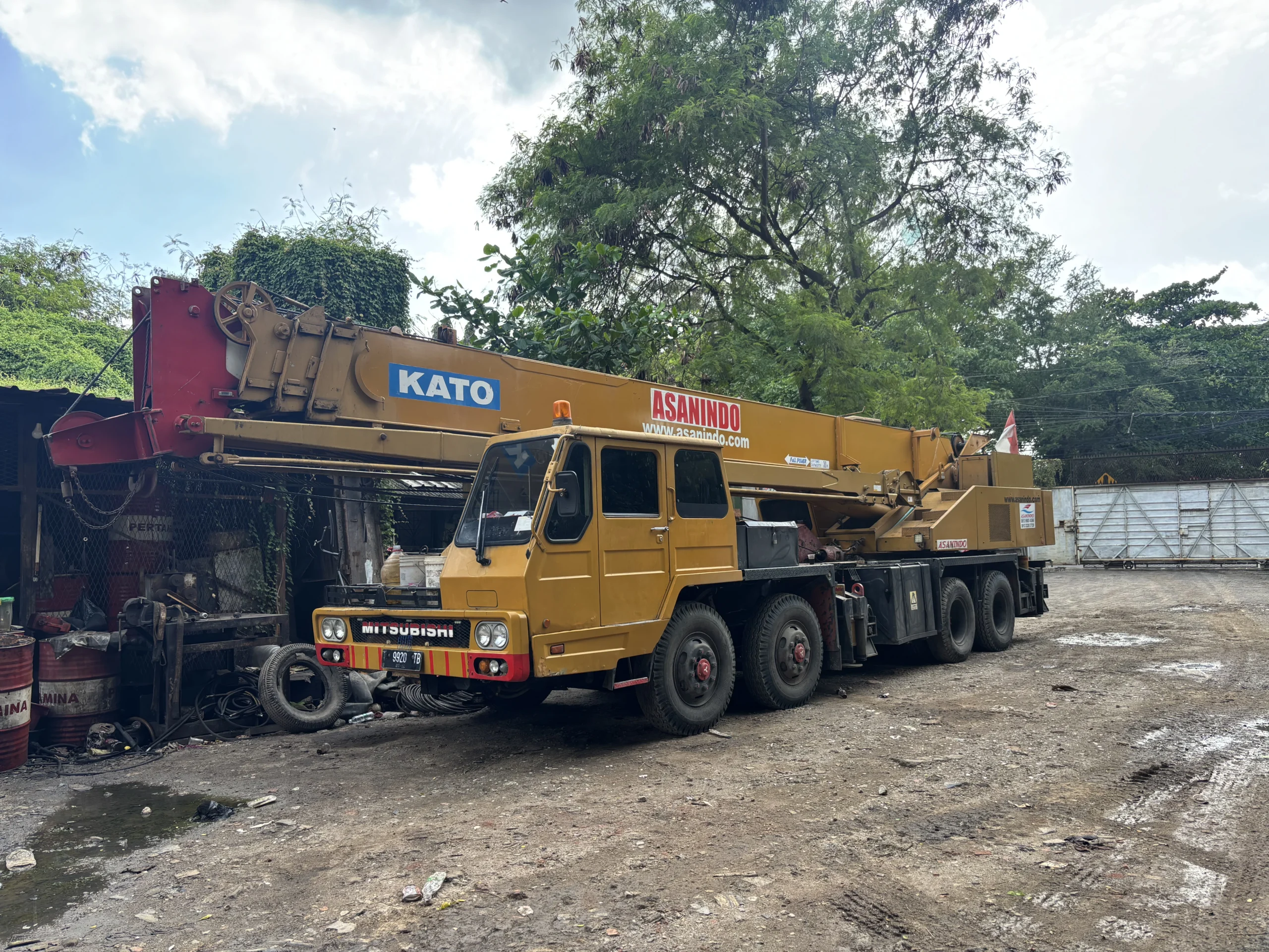 sewa crane 30 ton Jakarta proyek gedung