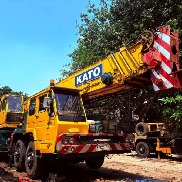 Armada Crane KATO Mitsubishi PT Asanindo — Rental Crane Jatiuwung Tangerang Unit mobile crane KATO Mitsubishi milik PT Asanindo Jaya Abadi — bagian dari armada beragam yang tersedia untuk rental crane di Jatiuwung Tangerang