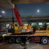crane-sany-stc250-proyek-malam-bawah-flyover-jakarta-asanindo Mobile crane SANY STC250 PT Asanindo beroperasi malam hari di bawah jalan layang Jakarta — layanan crane 24 jam